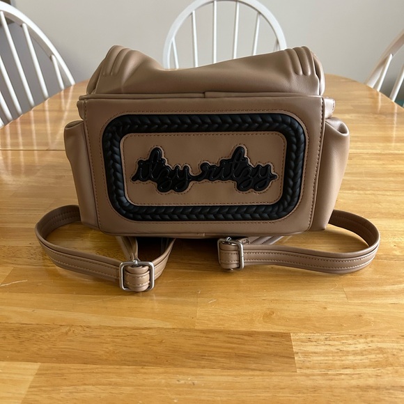 Itzy Ritzy Mini Plus Chai & Paci Pod - Picture 5 of 7